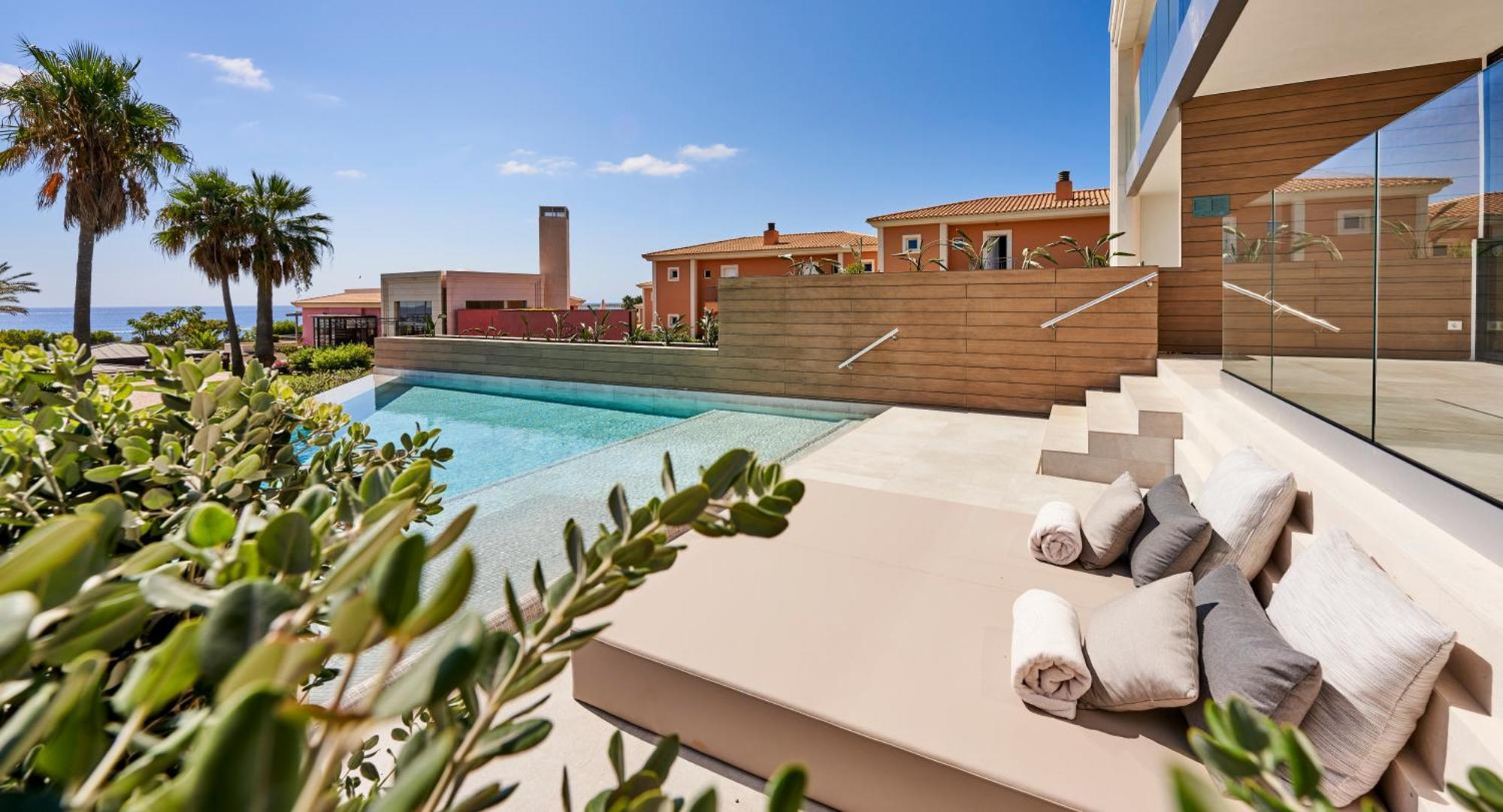 Prestige Suite Pool Access