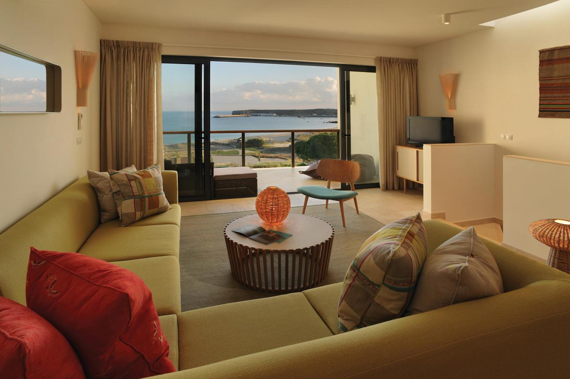 Two-Bedroom House with Sea View,1668055961:JPEG