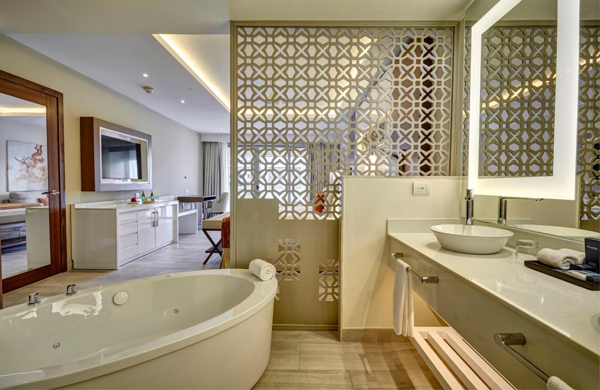 Luxury Junior Suite Ocean View,1725529869:JPEG