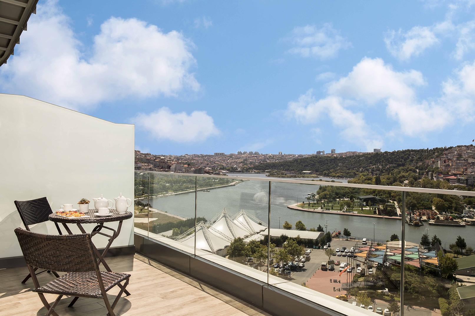 Deluxe Double or Twin Room with Balcony and Sea View,1280027110:JPEG