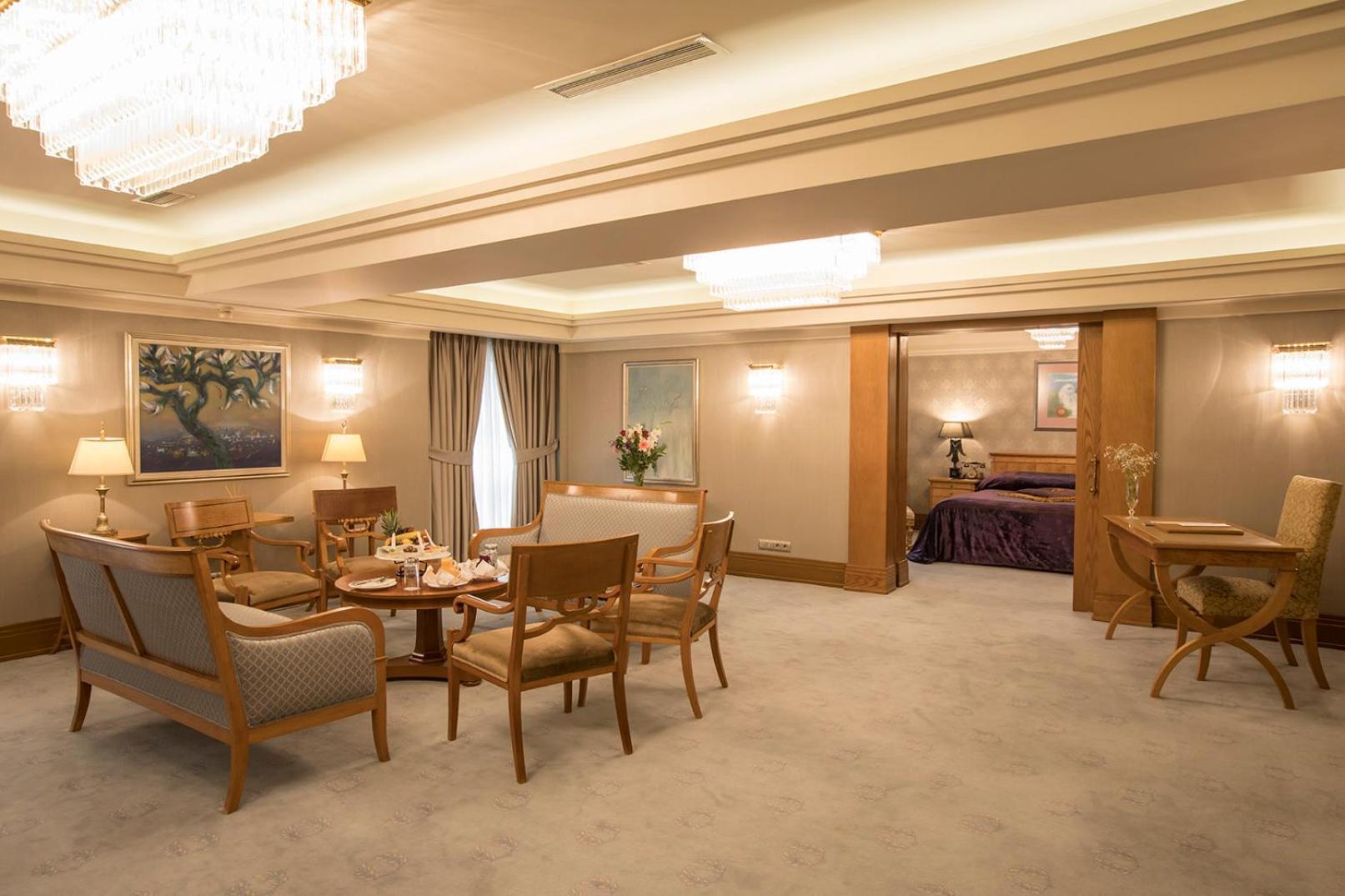Presidential Suite Two Ways Airport Transfer