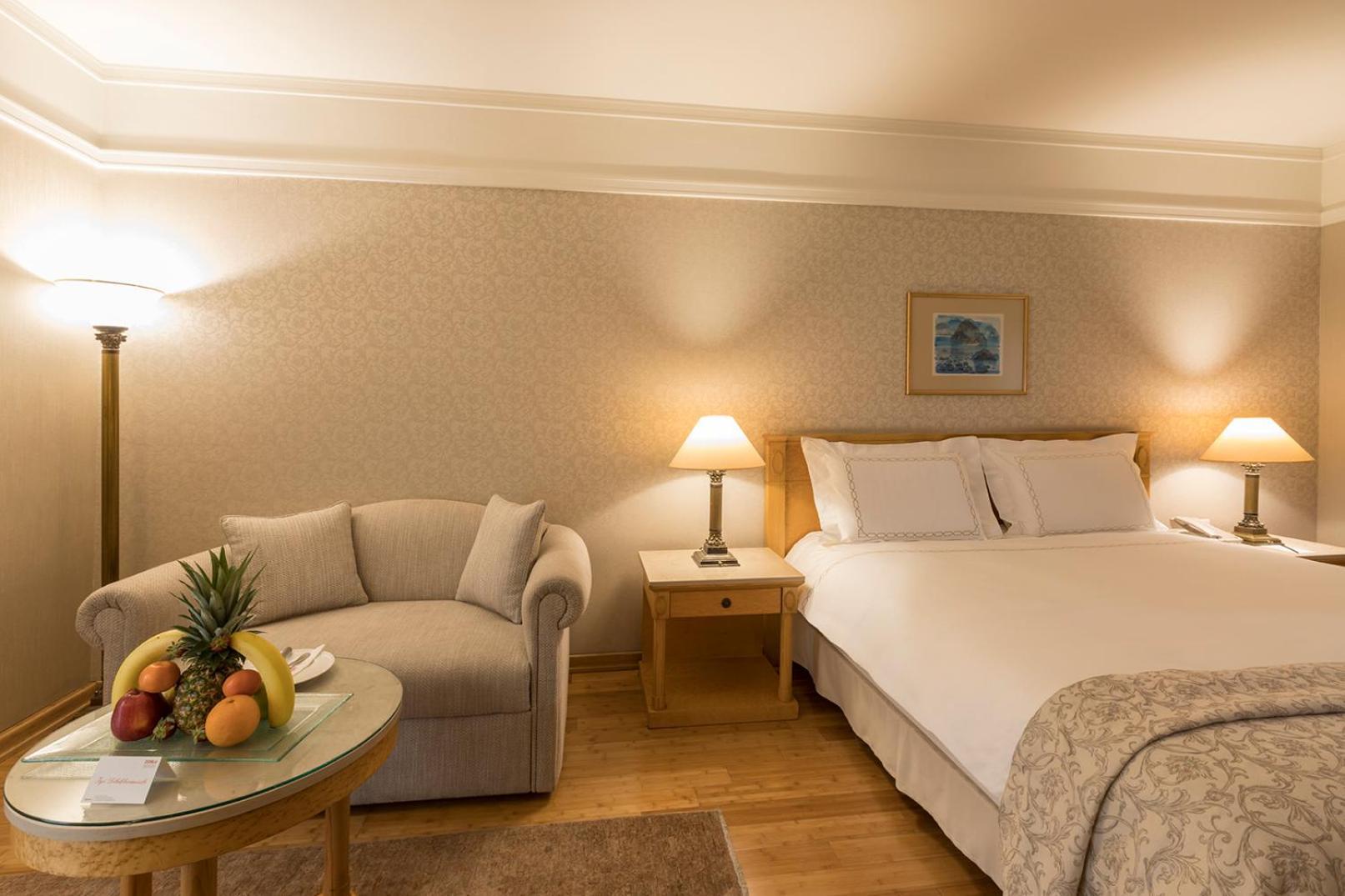 Deluxe Room 1 Queen-Size Bed Sofa Bed