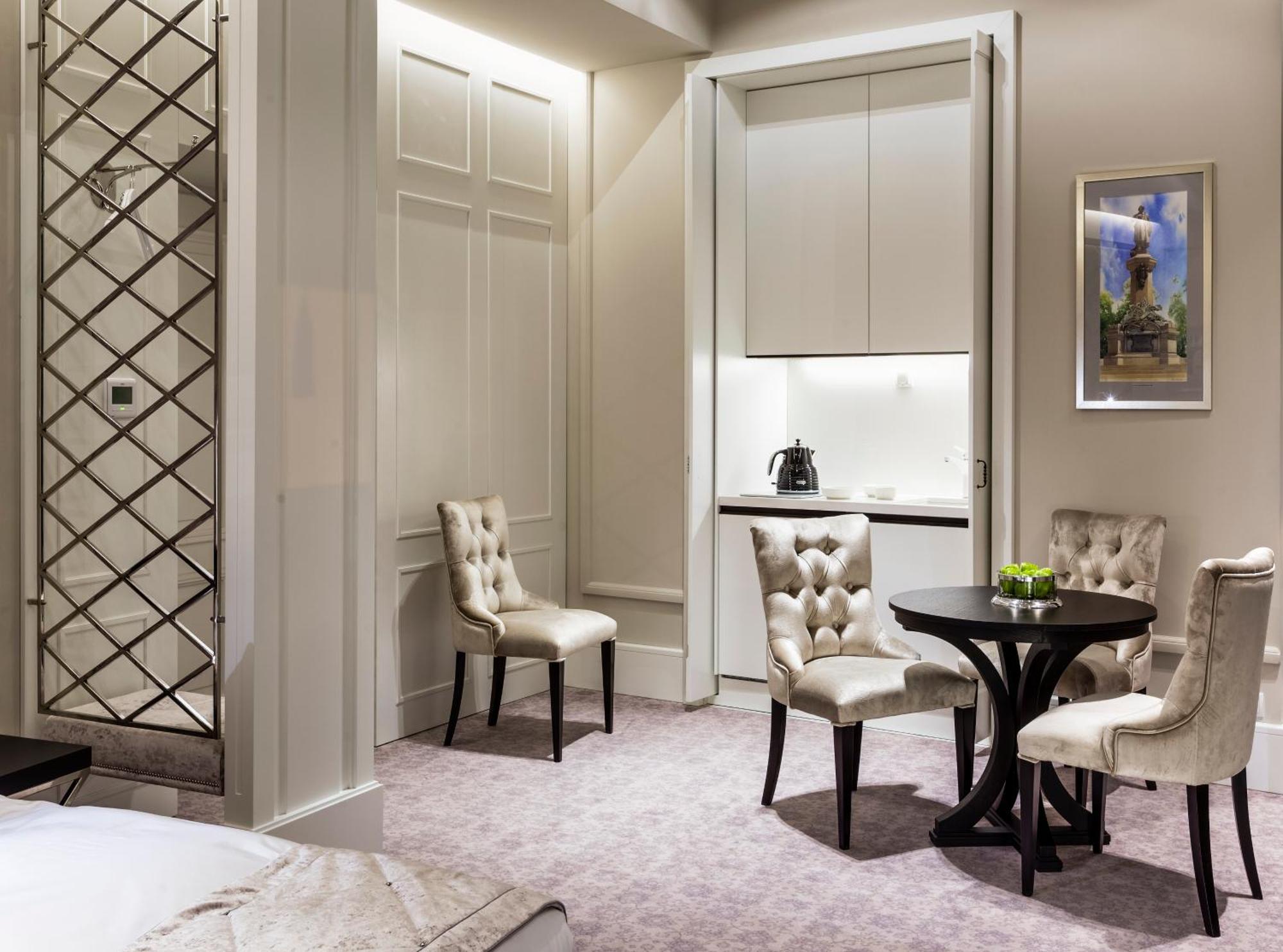 Superior King Room