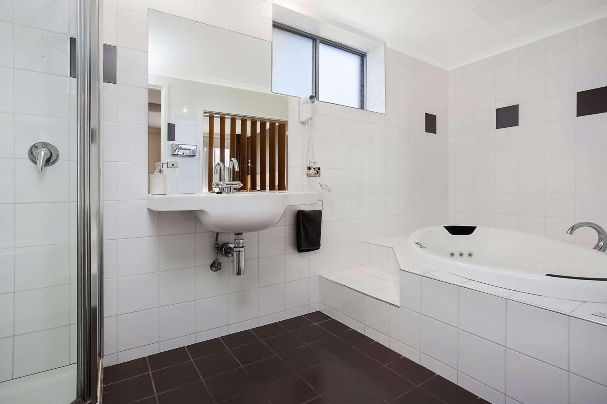 Executive Queen Spa Suite Whirlpool Non smoking
