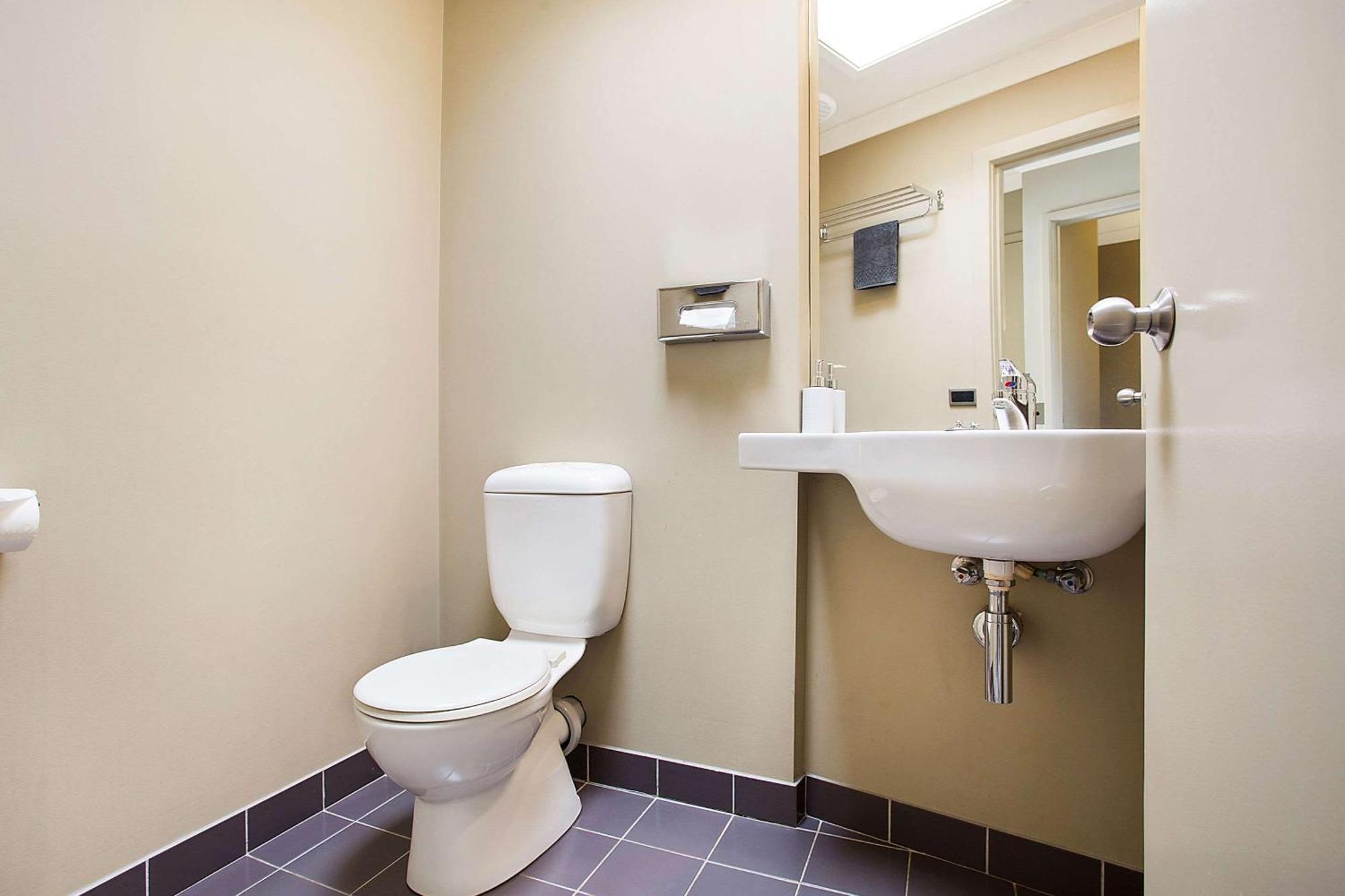 3 Bedroom Suite 2 Queen Beds 2 Single Beds or Non Smoking