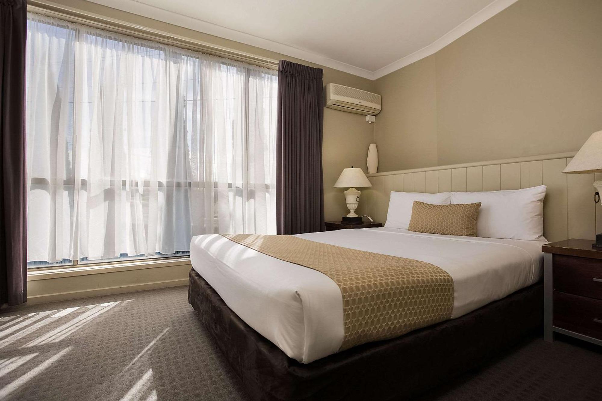 3 Bedroom Suite 2 Queen Beds 2 Single Beds or Non Smoking