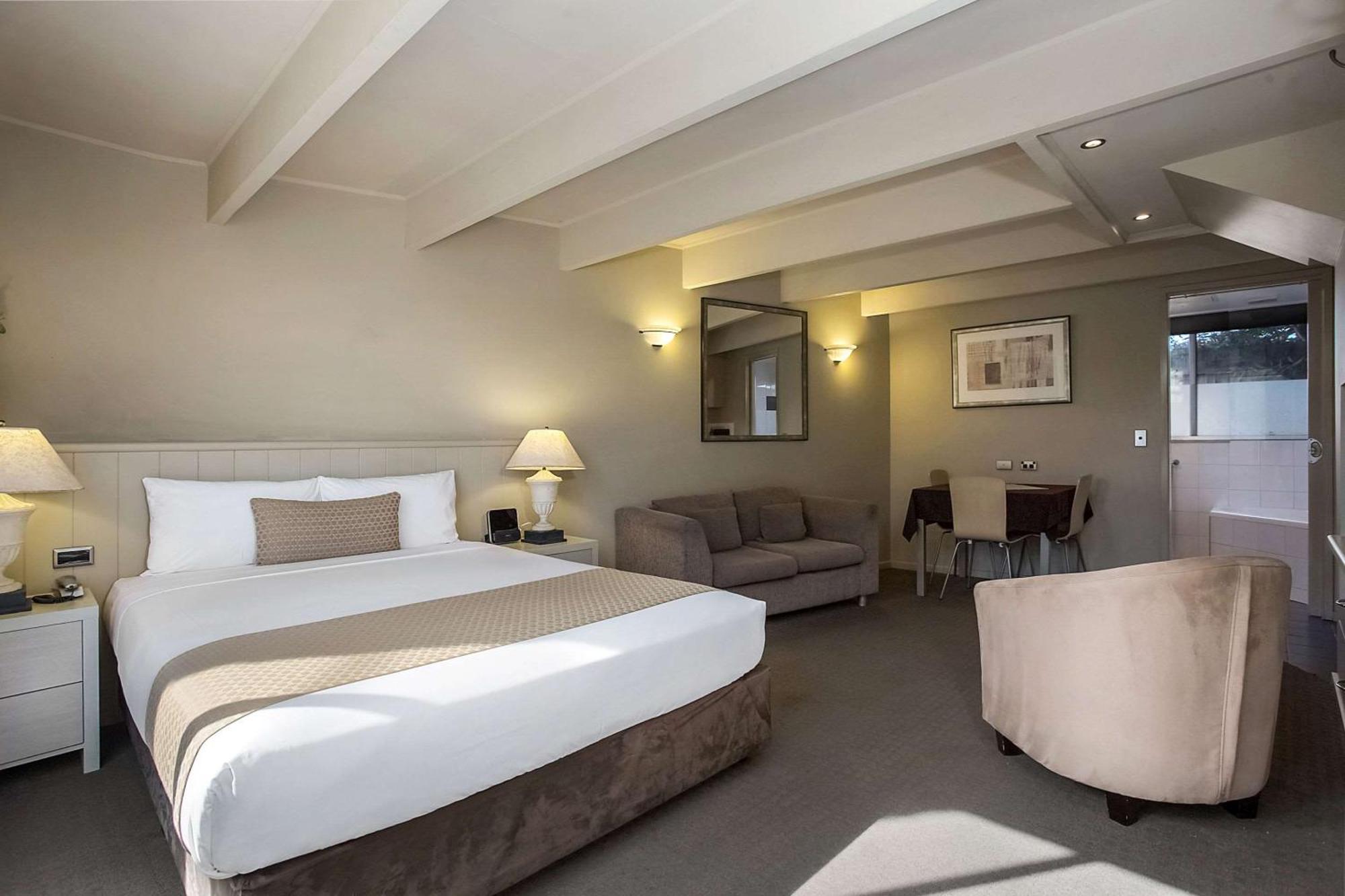3 Bedroom Suite 2 Queen Beds 2 Single Beds or Non Smoking