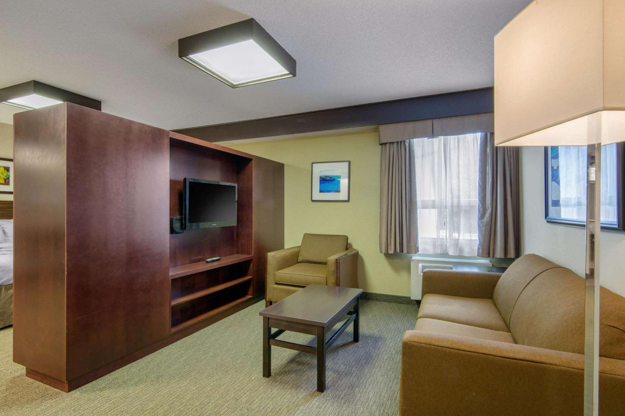 King Suite Non-Smoking