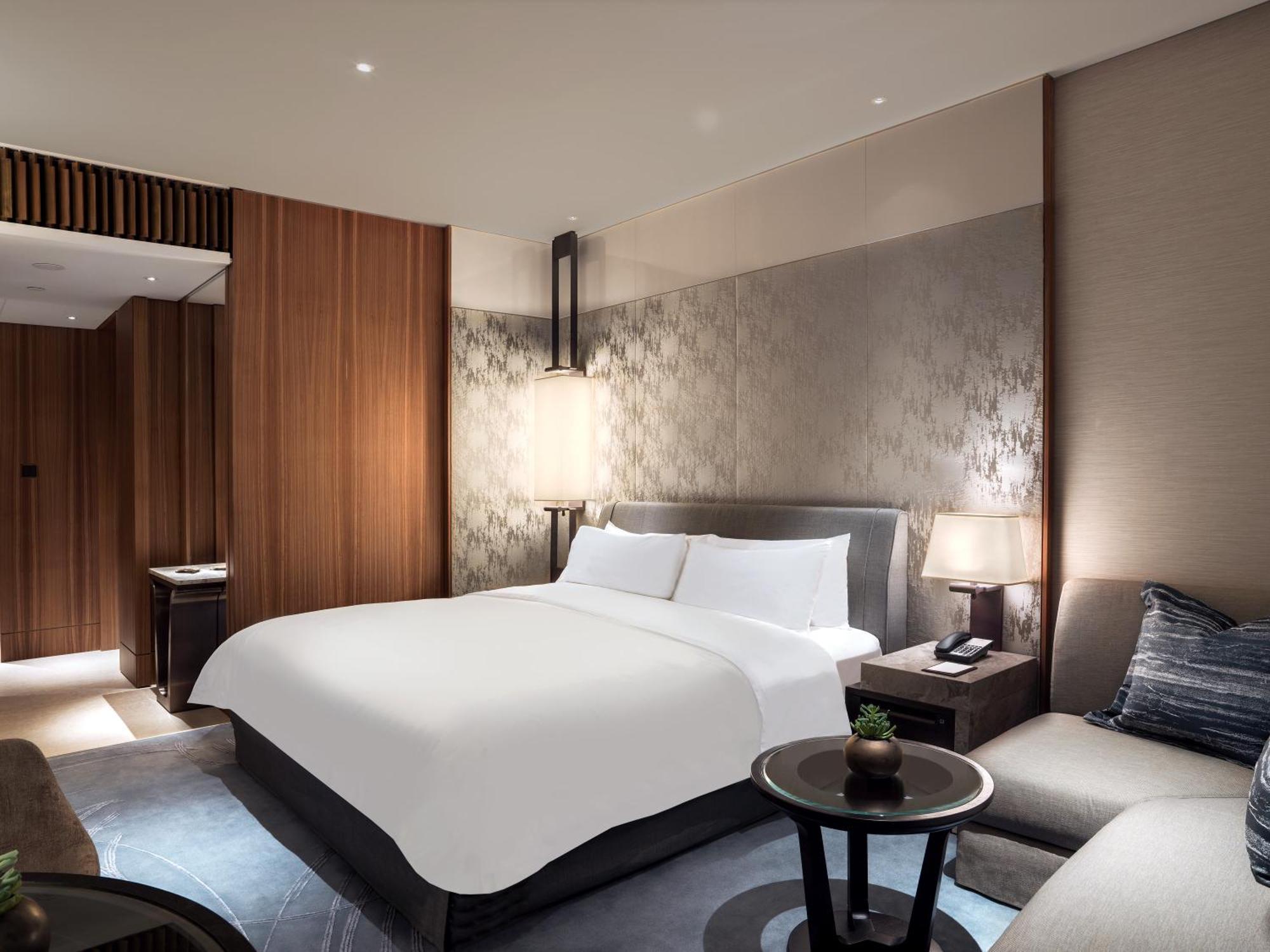 Deluxe King Room City View