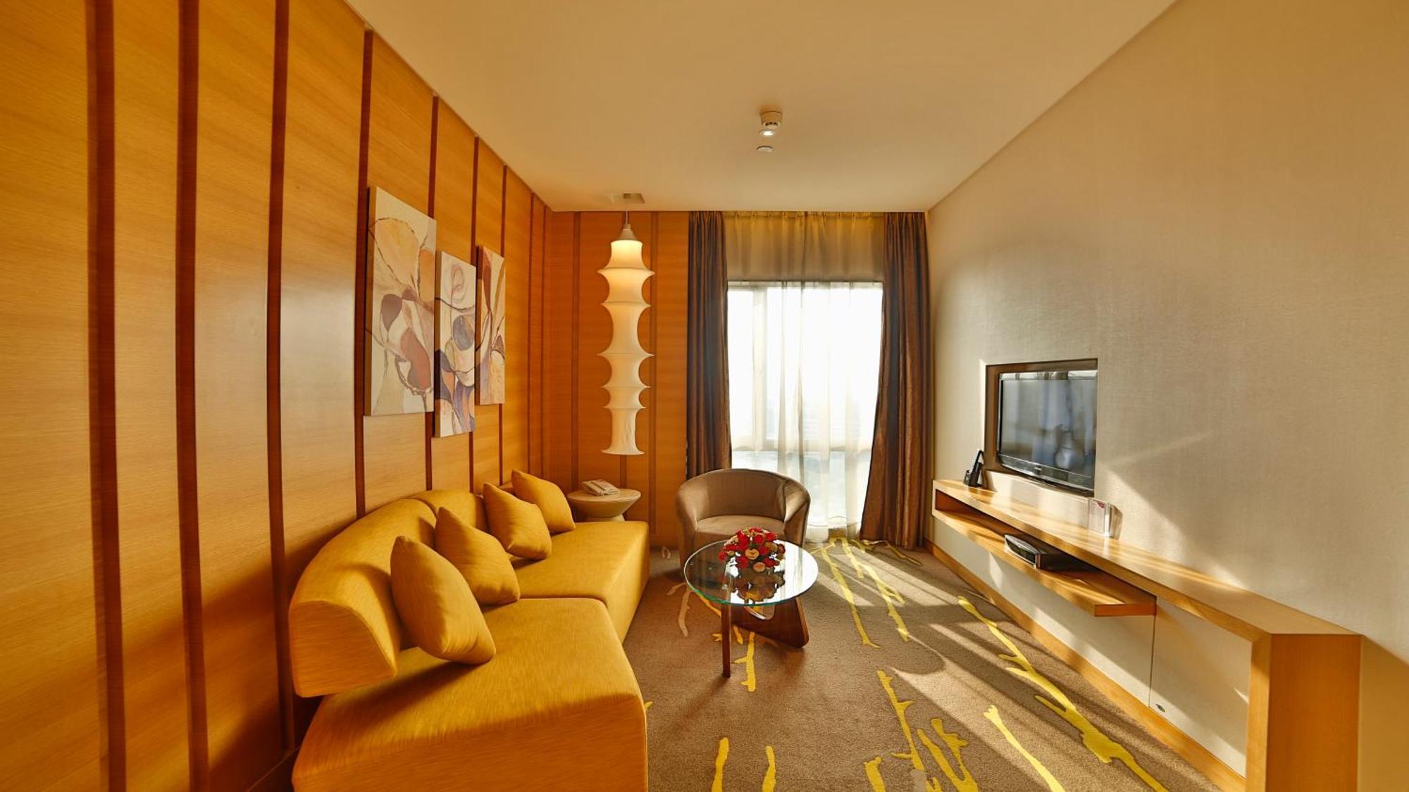 One-Bedroom Suite Lounge Access