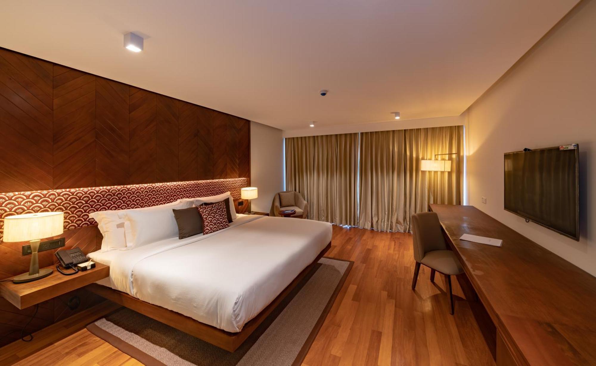 Deluxe Room Complimentary sundowner cocktail from 530 pm to 630 pm