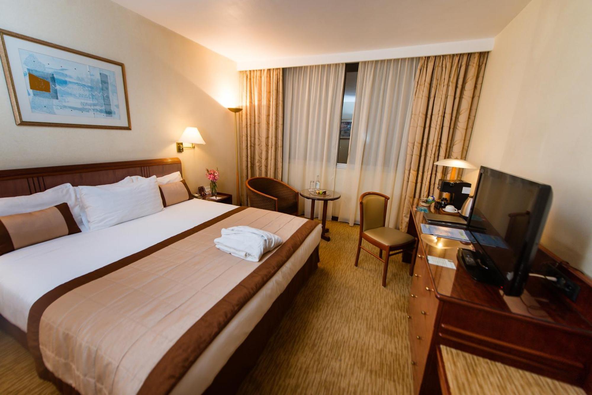 Superior Double or Twin Room with City View,414905967:JPEG