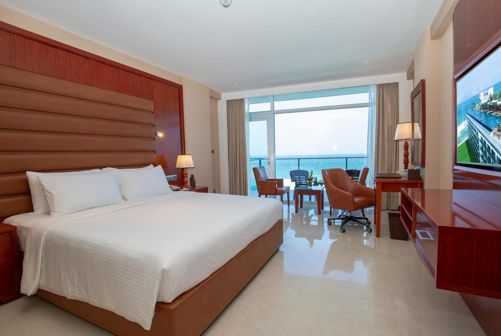 Signature Sea View King Room with Complimentary City Tour & Access to Beach Lounge,1400670236:JPEG