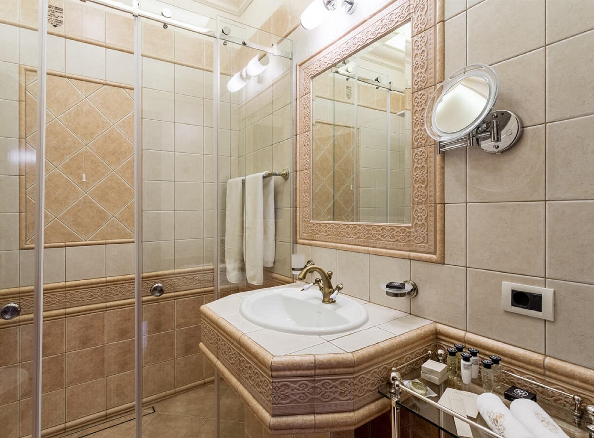 Deluxe Chic Parliament View Room