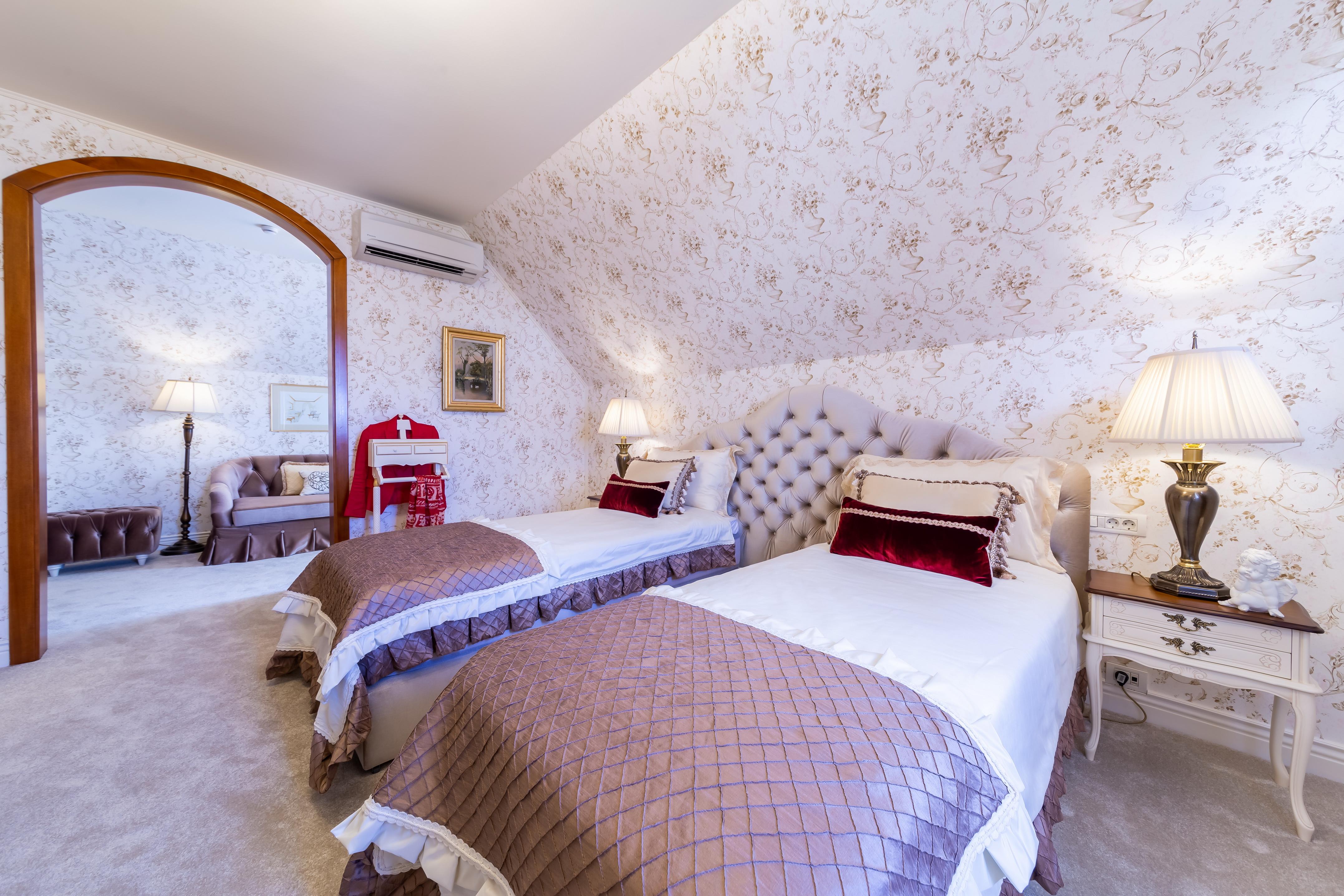 Deluxe Chic Parliament View Room