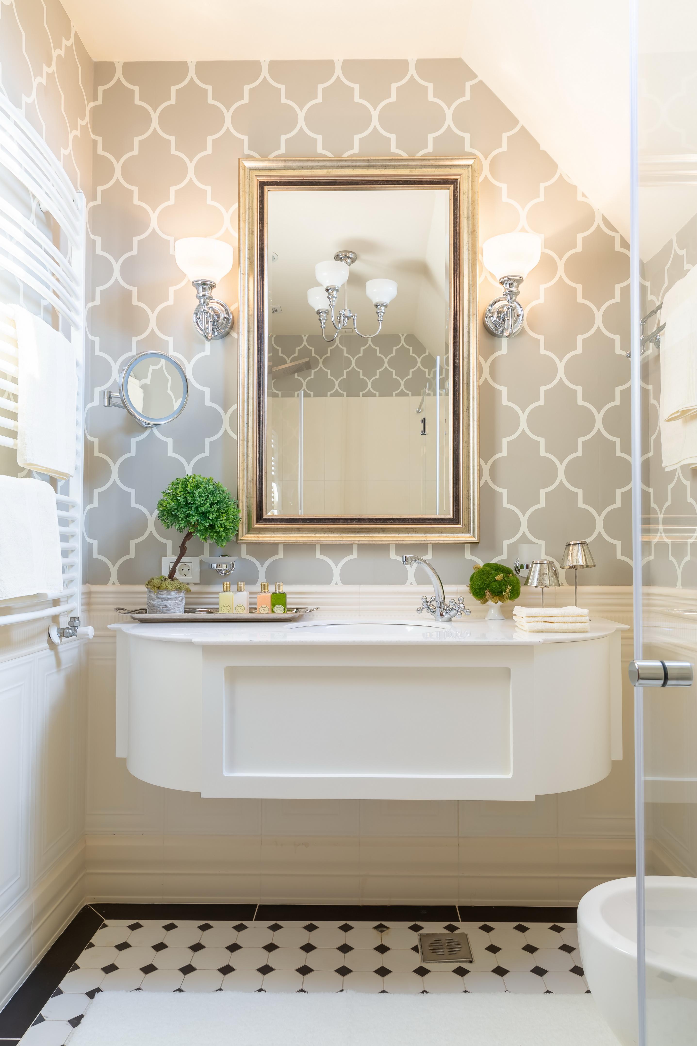 Deluxe Chic Room