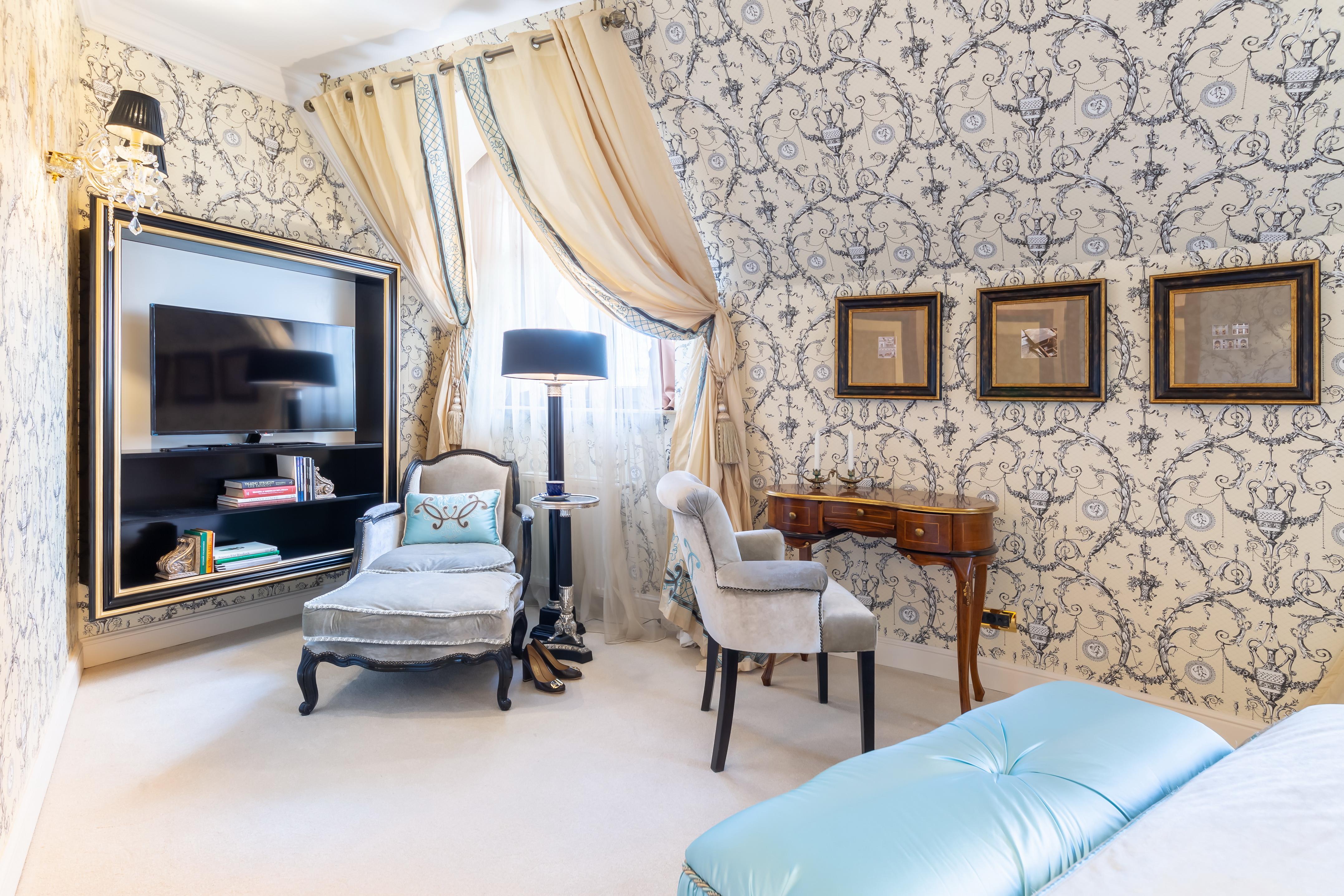 Deluxe Chic Room