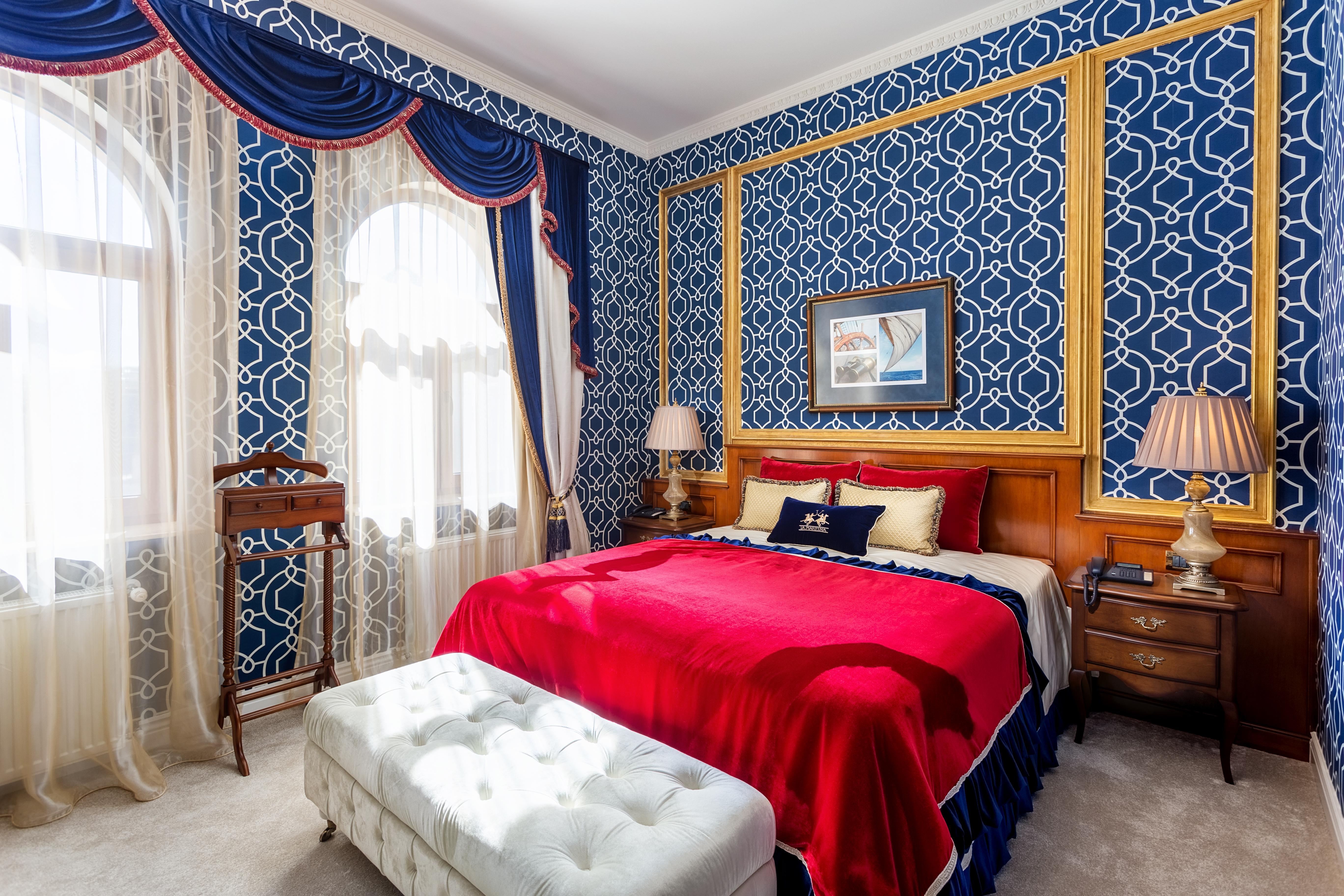 Deluxe Chic Room