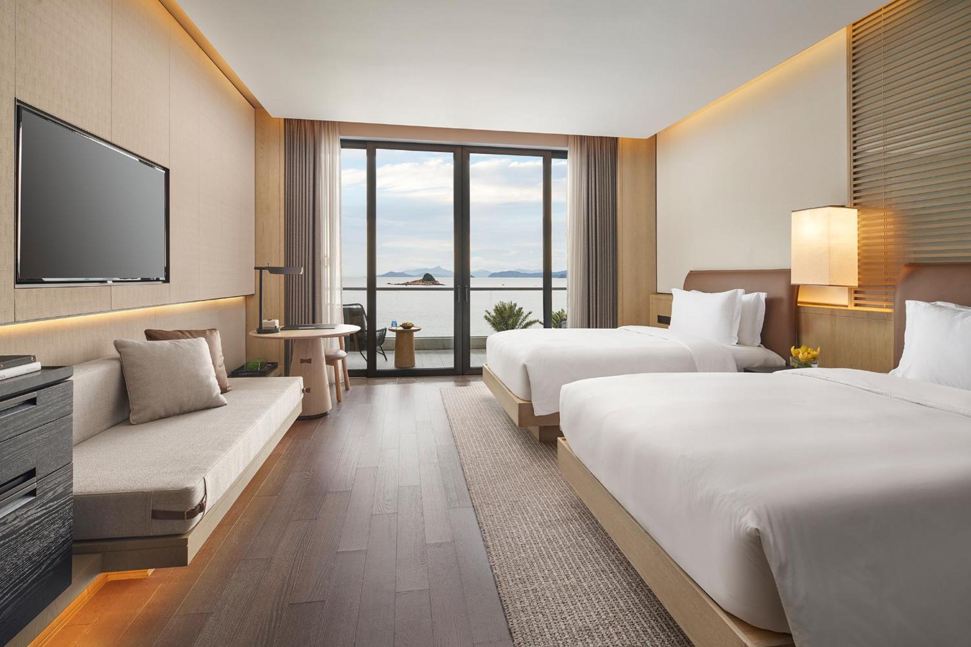 Classic King Room Ocean View Balcony Club Lounge Access