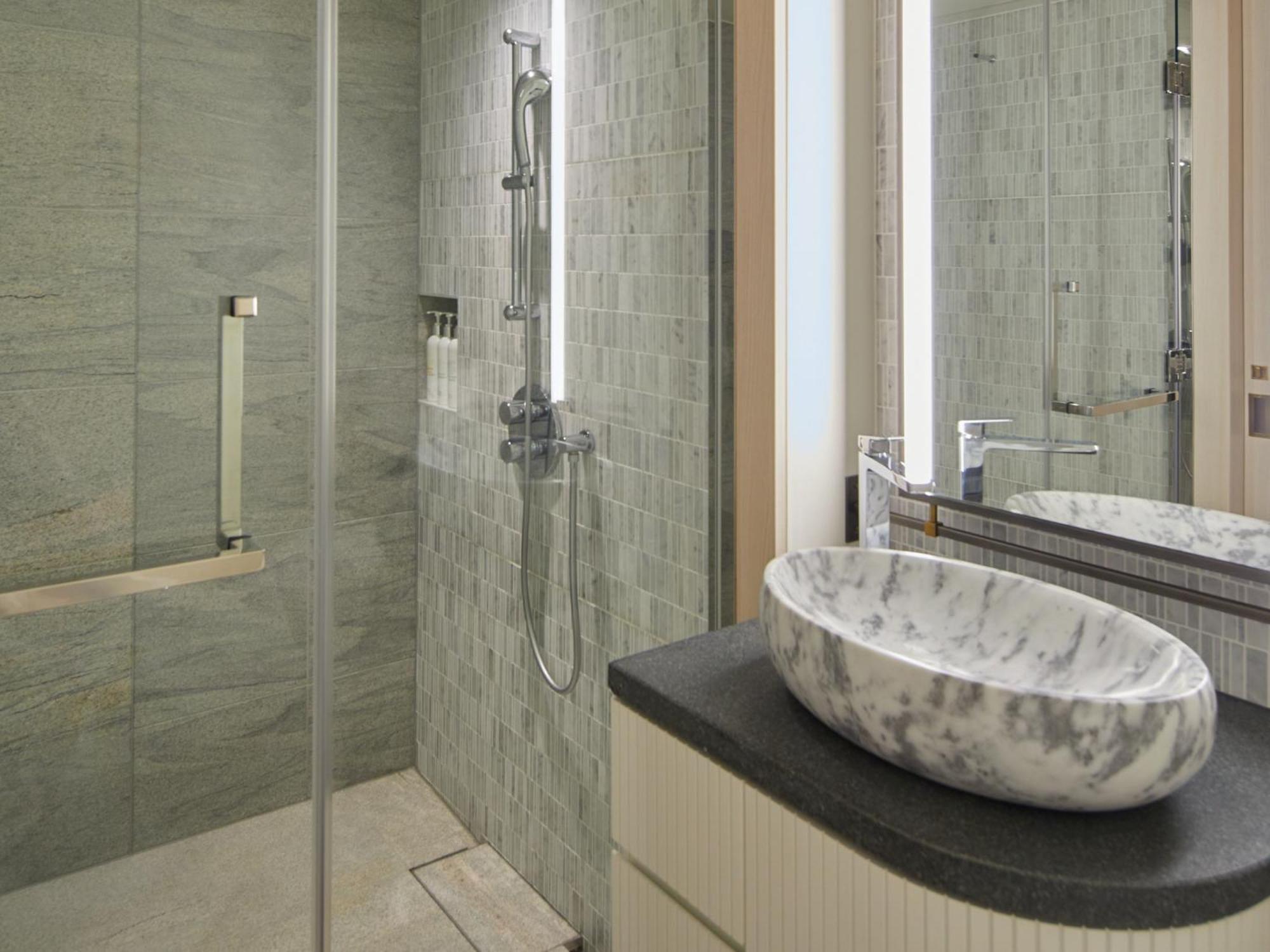 Essential Twin Room Walk Shower