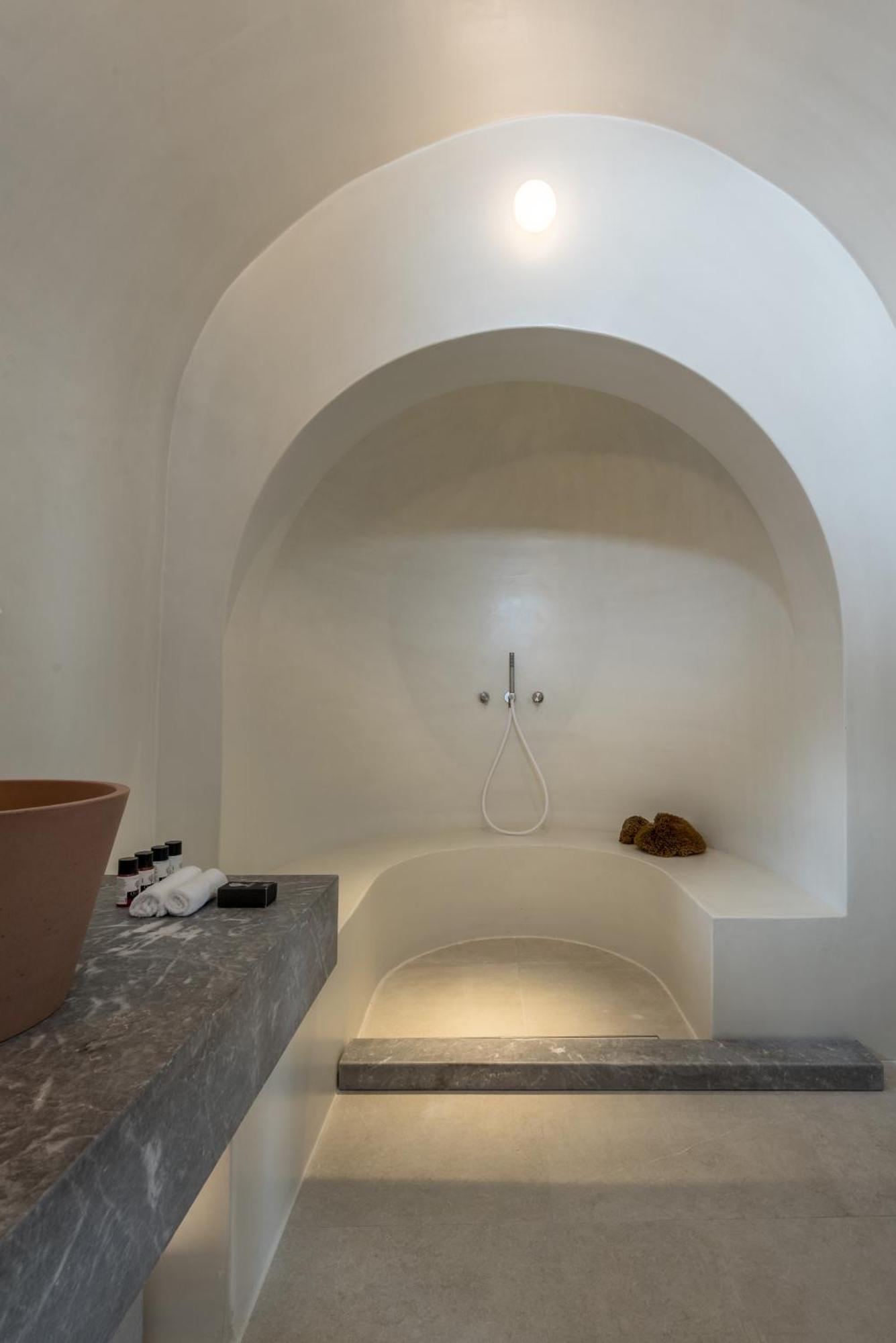 Traditional Apartment Caldera View up to