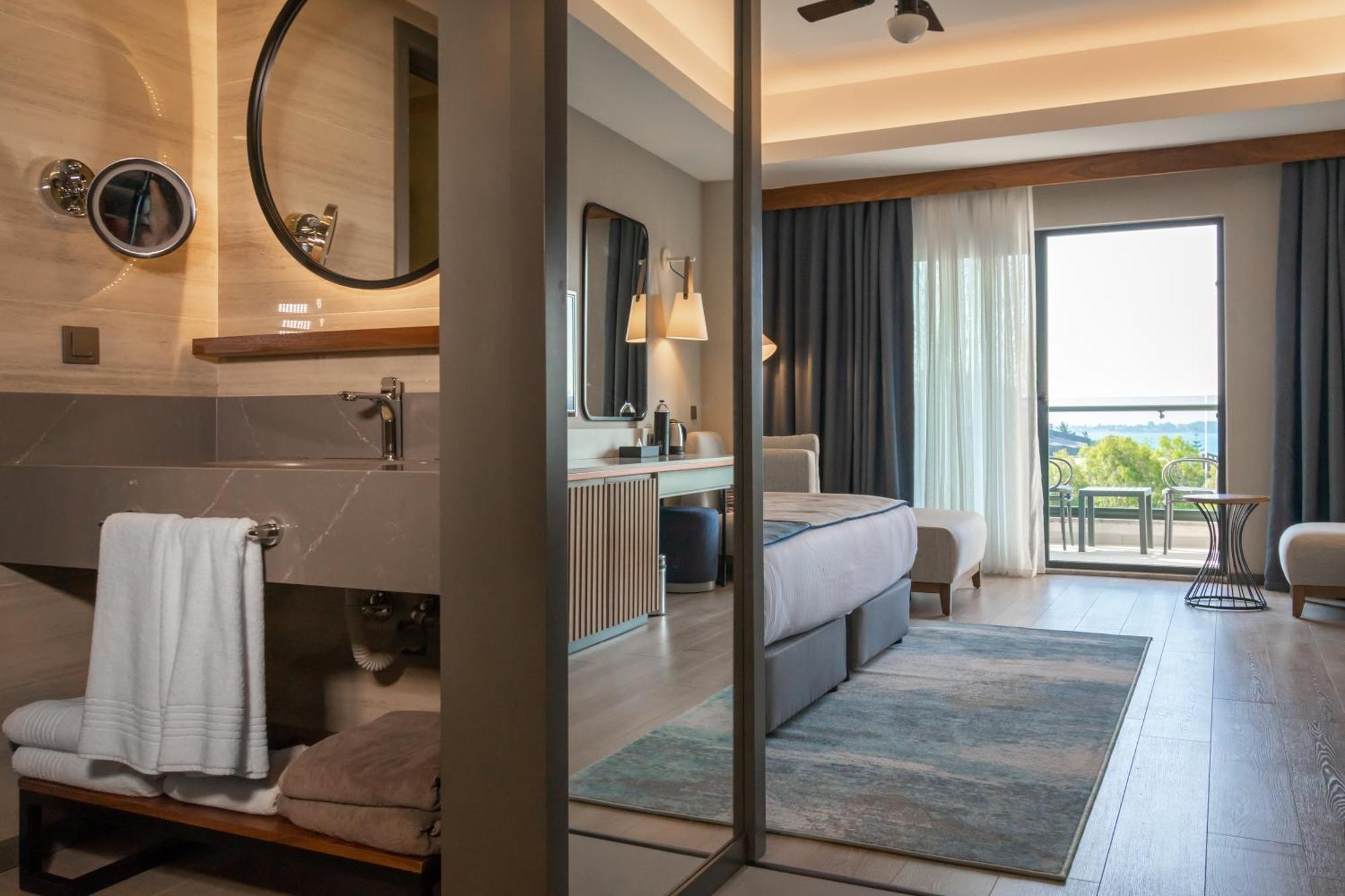 Double or Twin Room Side Sea View