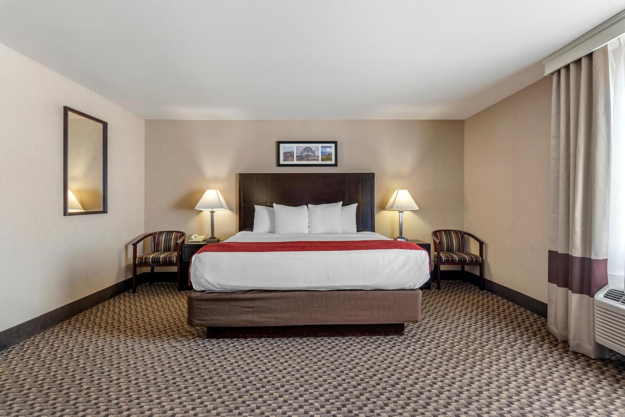 Suite with 1 King Bed and 2 Queen Beds - Non-Smoking Pet Free
