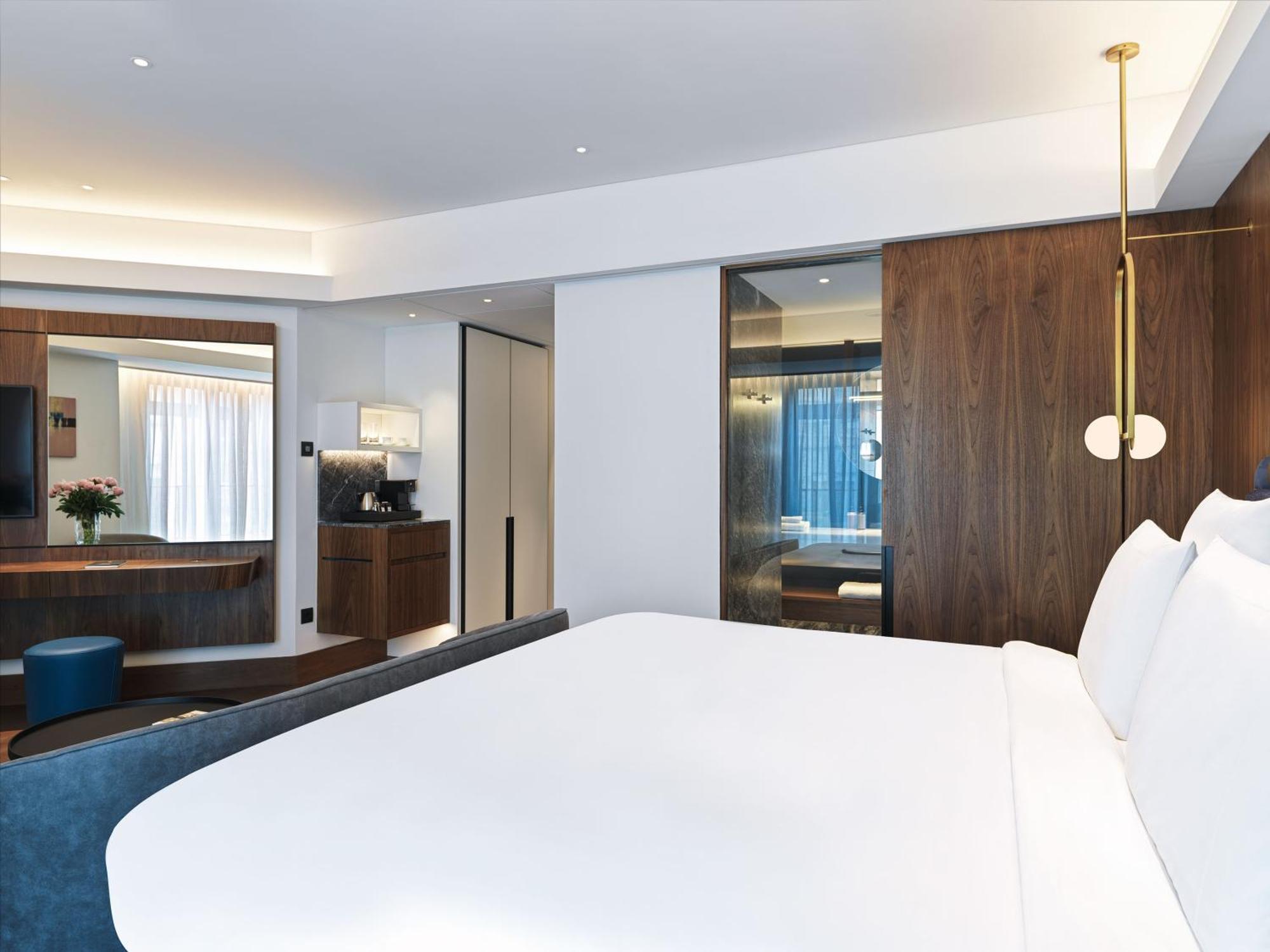 Deluxe King Suite,1758801847:JPEG