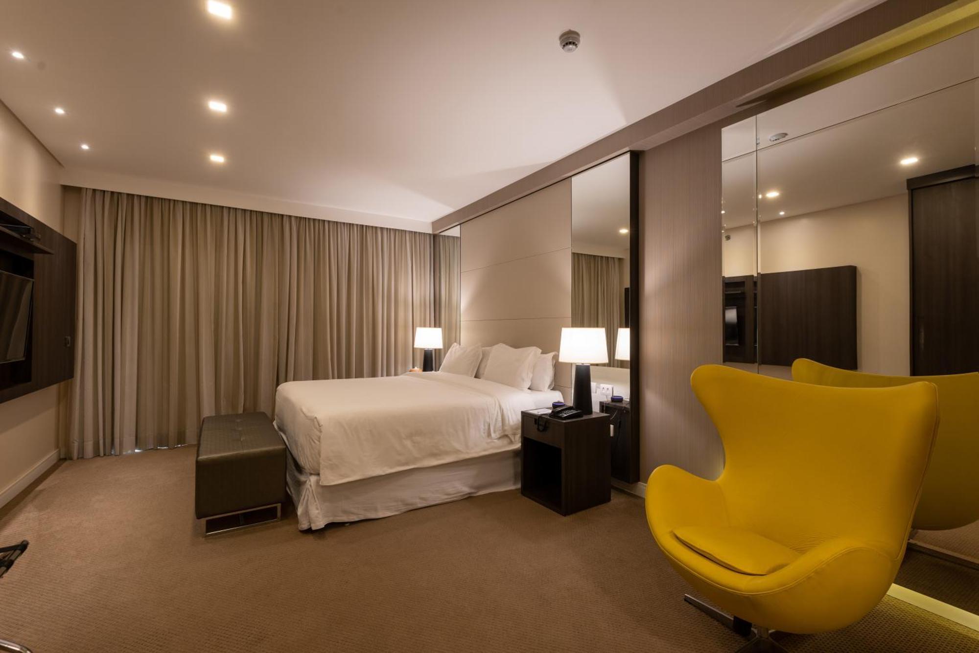 Executive Suite,1589449056:JPEG