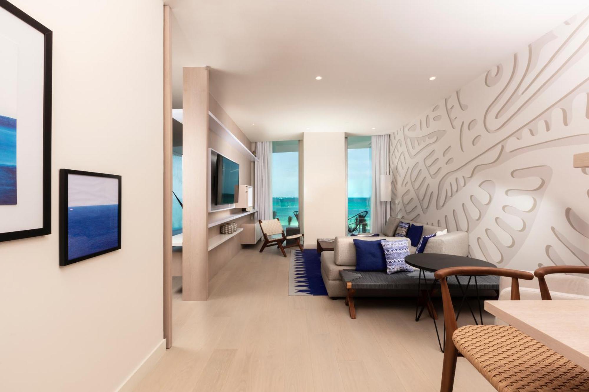 Deluxe One-Bedroom Suite Ocean Front King,1285317949:JPEG