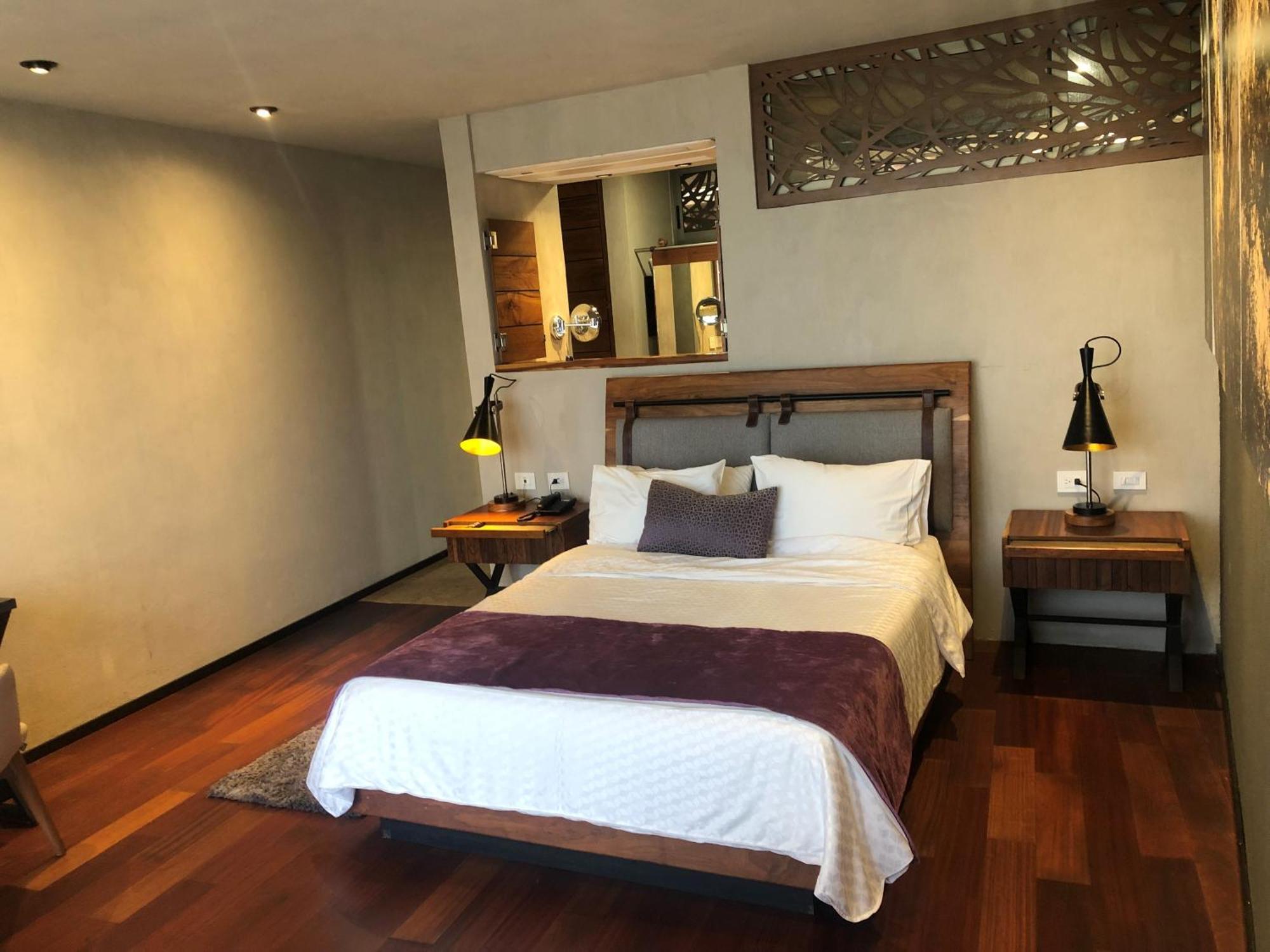 Deluxe Room 1 Queen