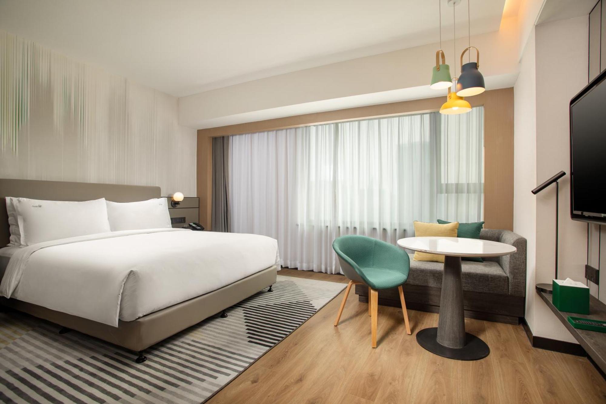 Standard King Room with City View