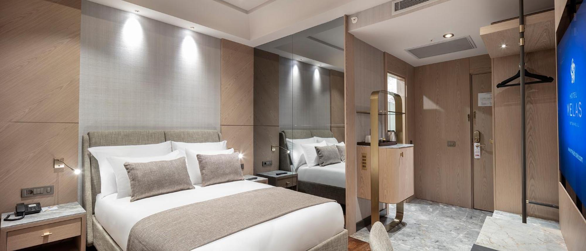 Deluxe Queen Room