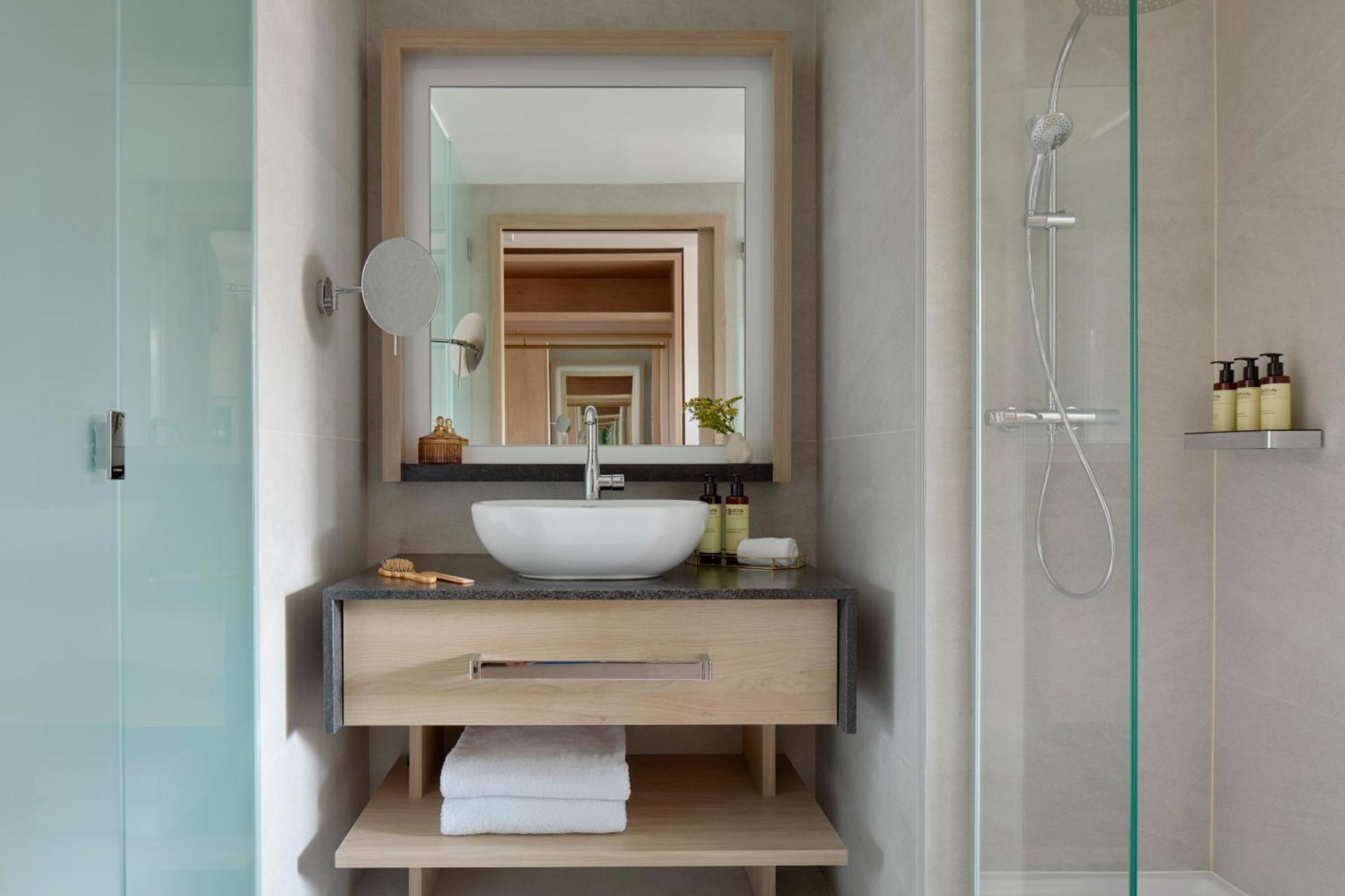 Superior ME with Terrace City View,1285736023:JPEG