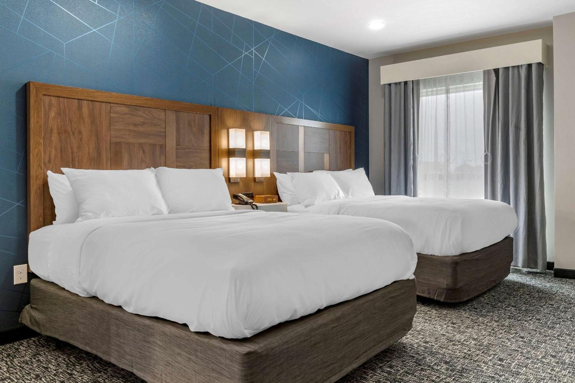 Executive Queen Suite Two Queen Beds Accessible or Non-Smoking,1285783273:JPEG