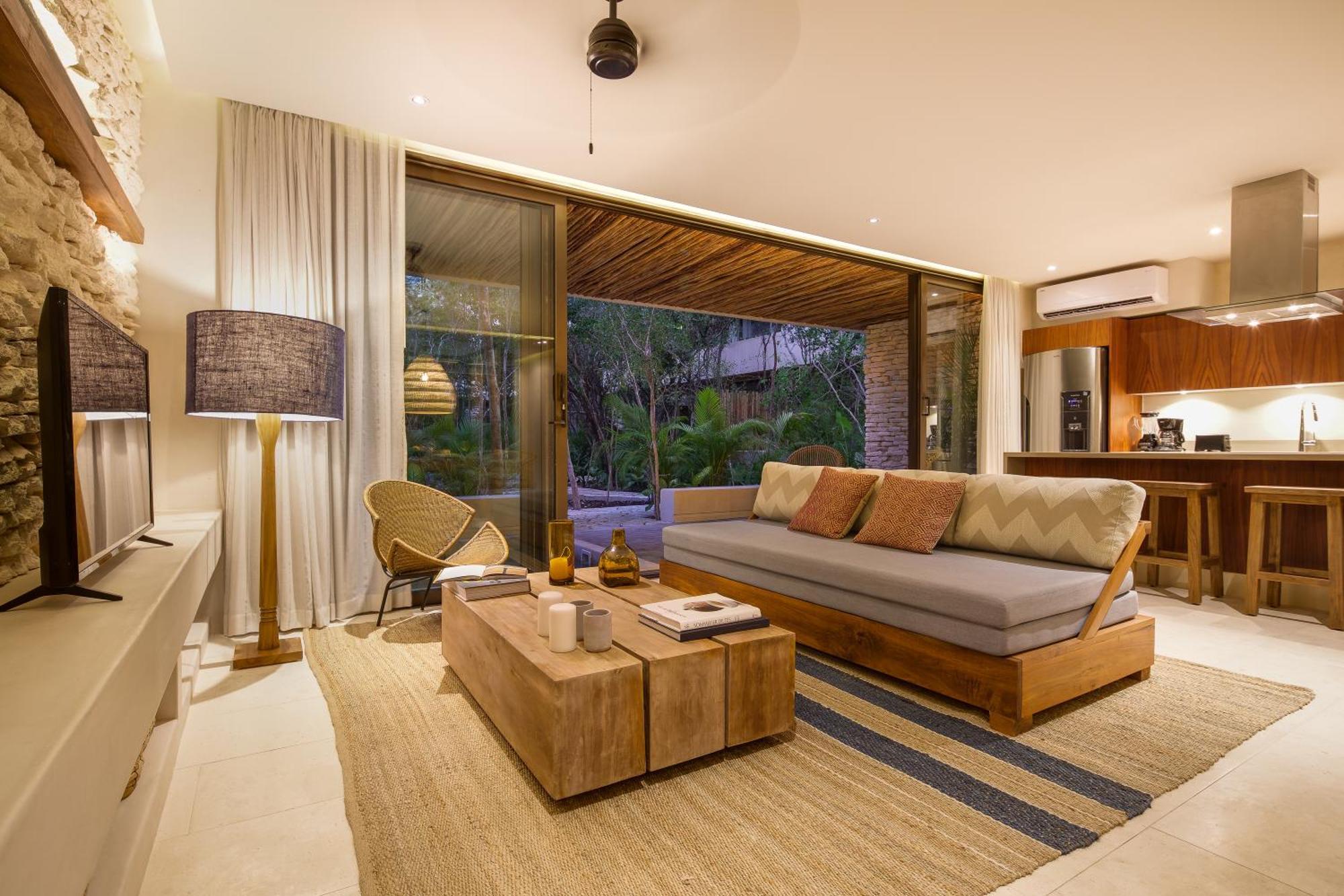 Luxury 1 Bedroom Jungle Apartment Private Pool Garden View 2 Single Beds & 1 King Sofa Bed