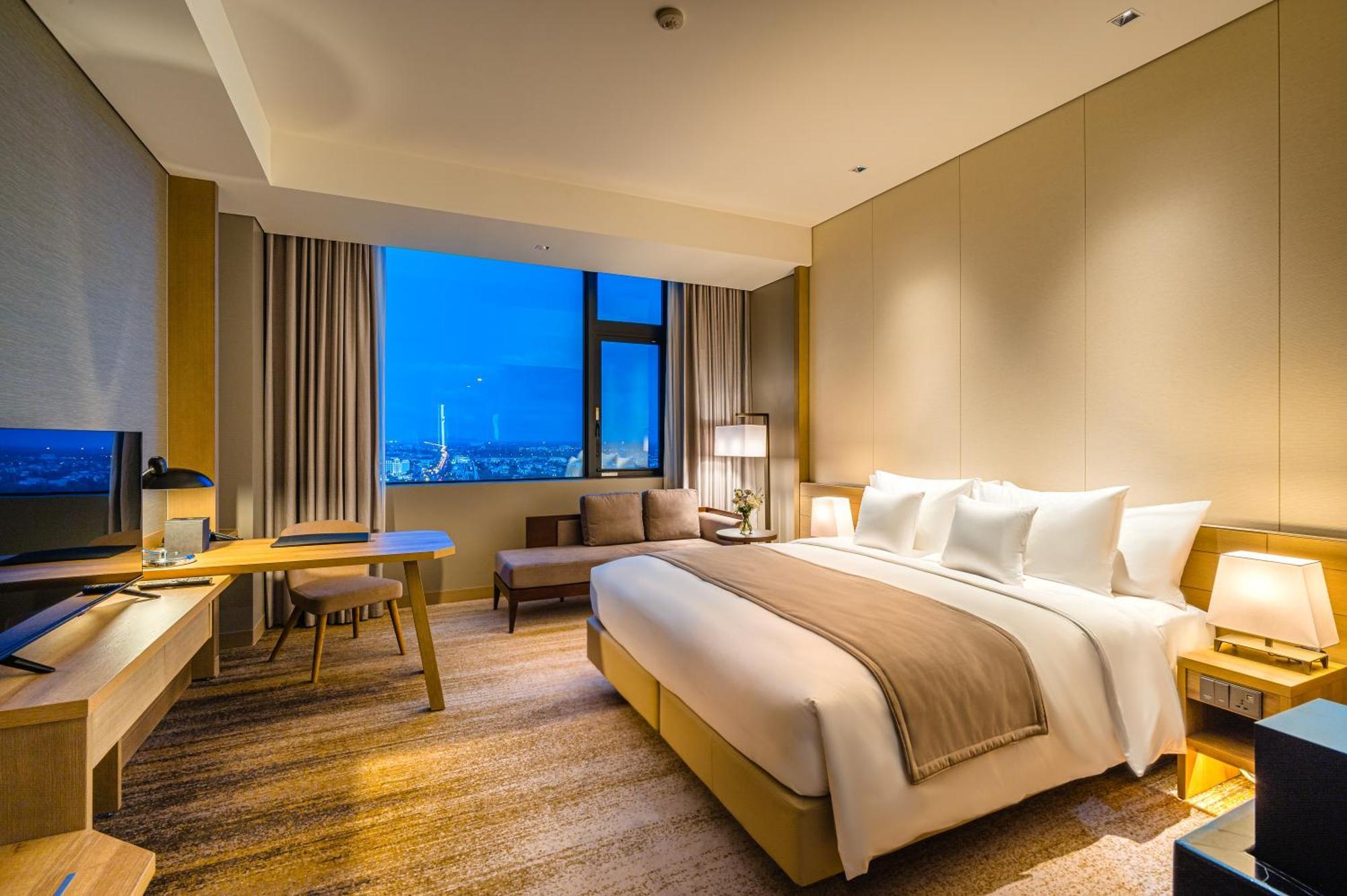 Club King Room