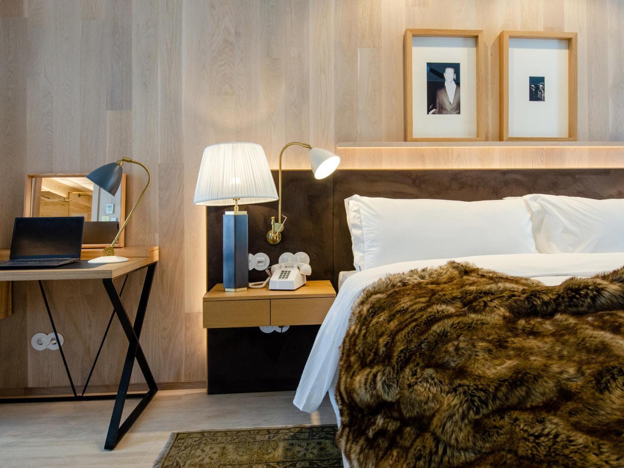 Contemporary Junior Suite