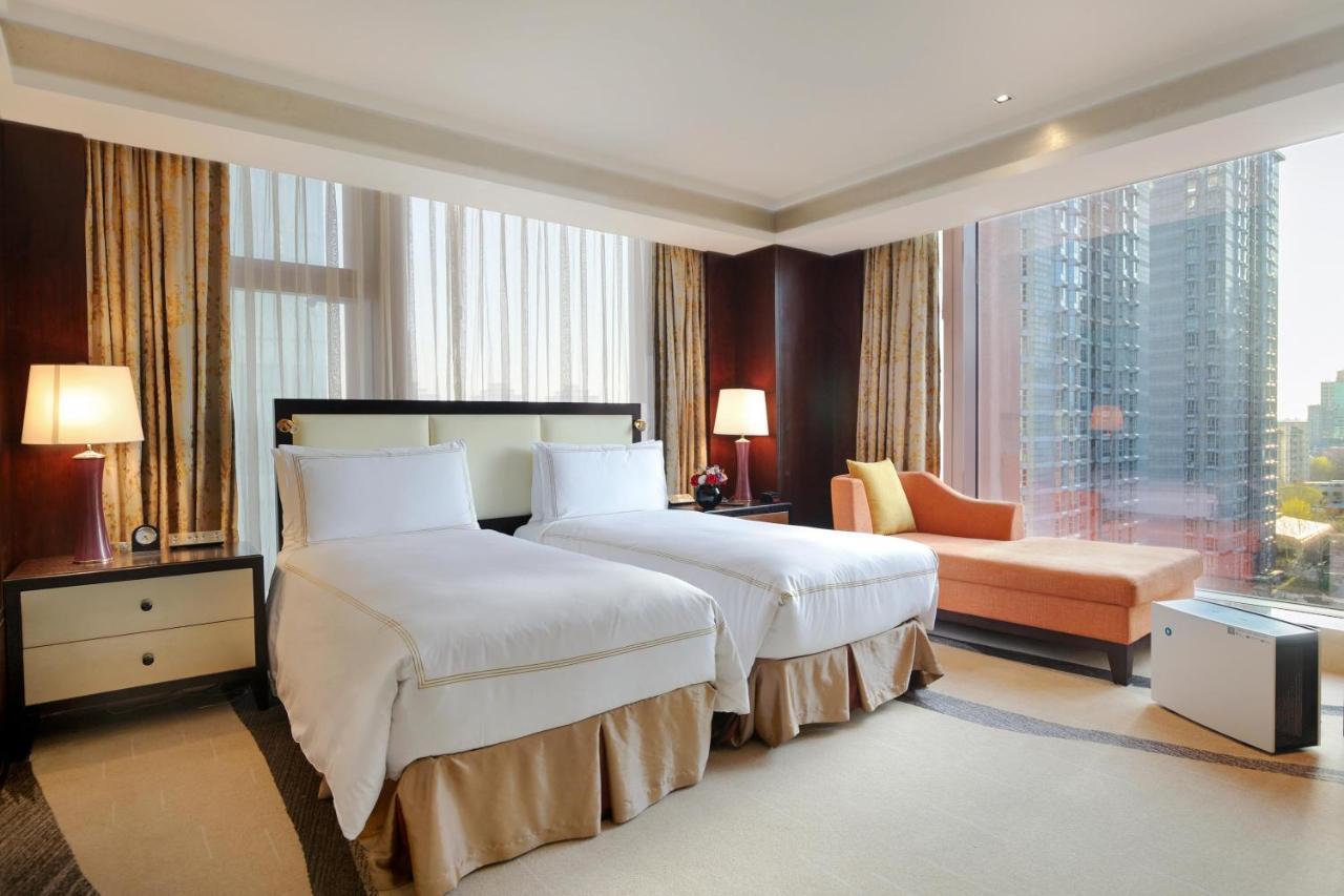 Fairmont Gold Hollywood Junior Suite Fairmont Gold Lounge Access