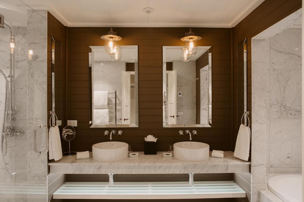 Lake View Suite