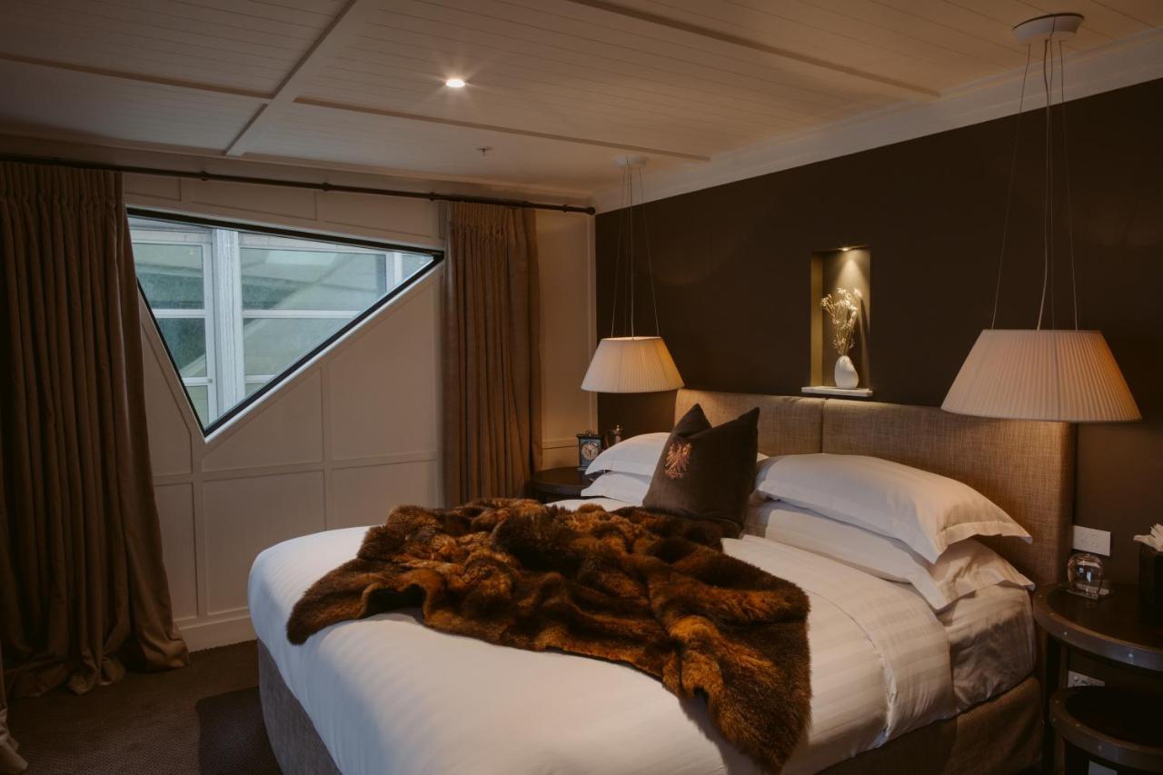 Lake View Suite
