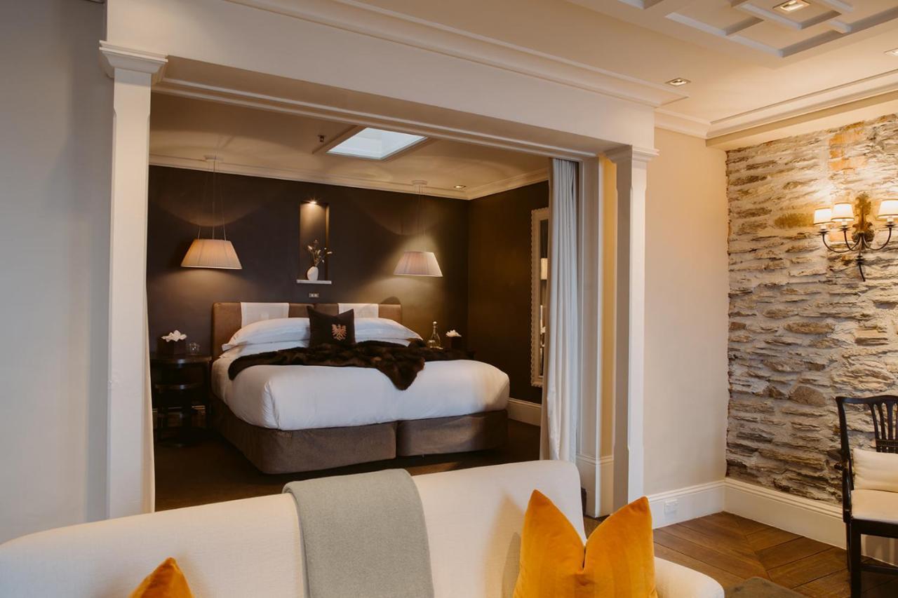 Lake View Suite