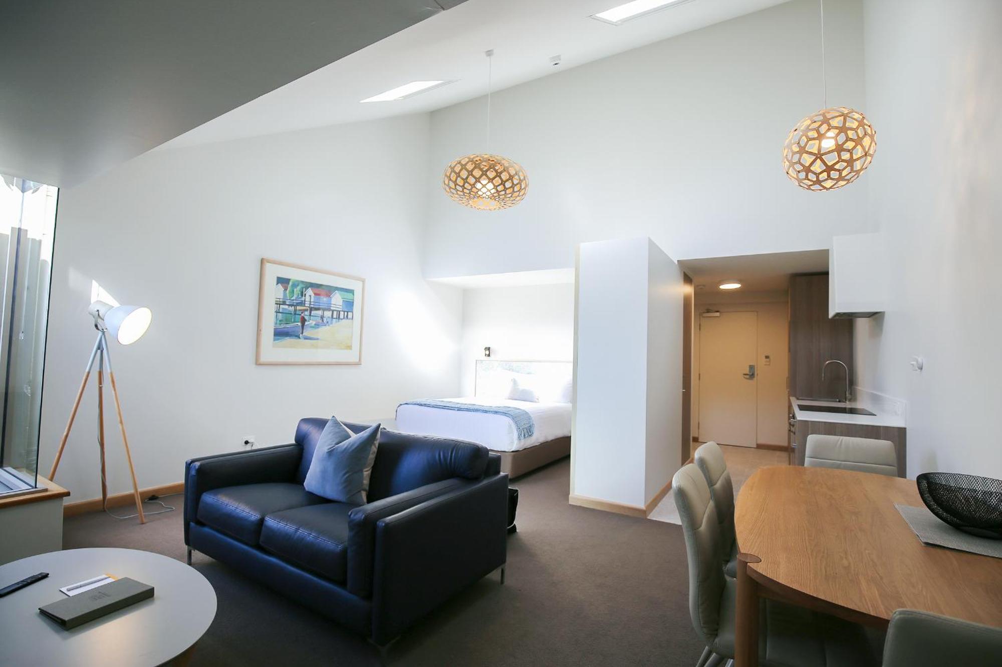 Deluxe Queen Suite