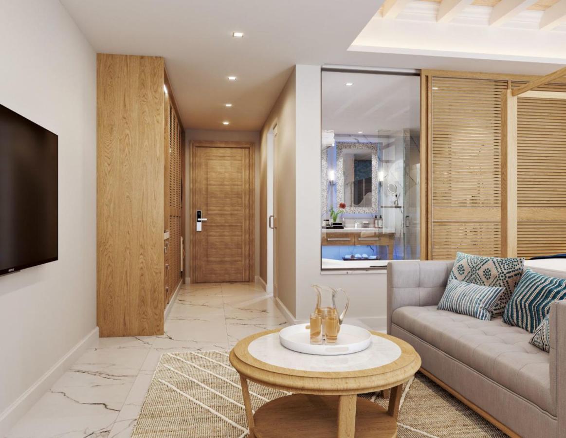 Panoramic Suite Pool & Sea View