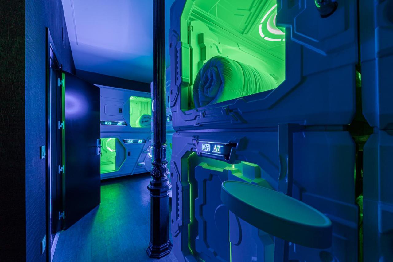 Single Capsule Pod Mixed Dormitory