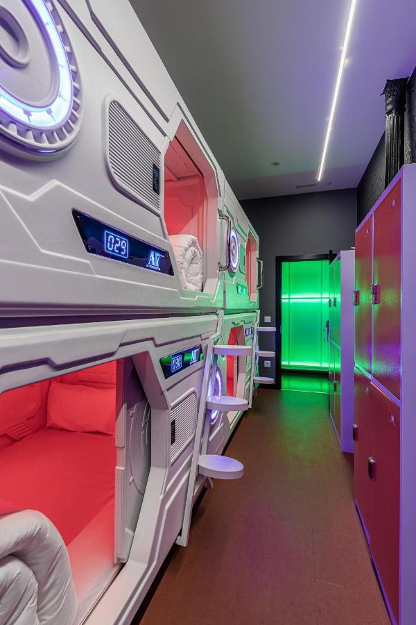 Double Capsule Bed Mixed Dormitory