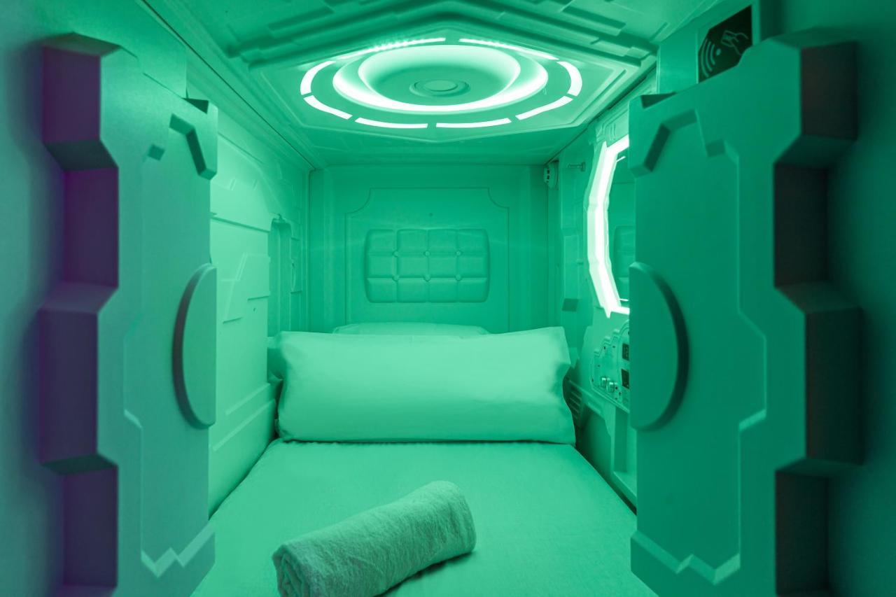 Single Capsule Pod Mixed Dormitory