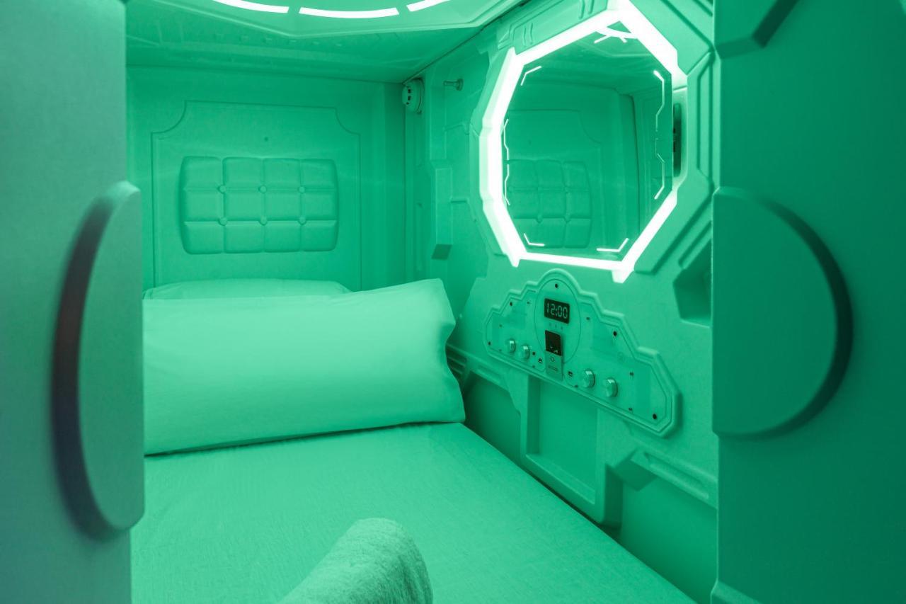 Single Capsule Pod Mixed Dormitory