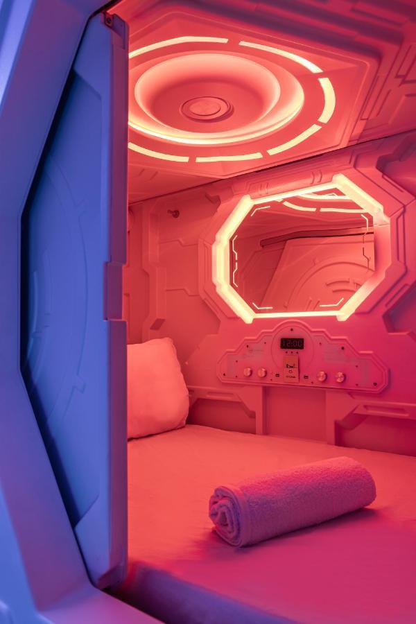 Single Capsule Pod Mixed Dormitory