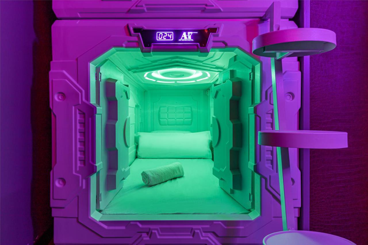 Single Capsule Pod Mixed Dormitory